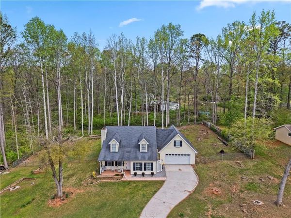 135 Creekview Dr , Newnan, GA 30263