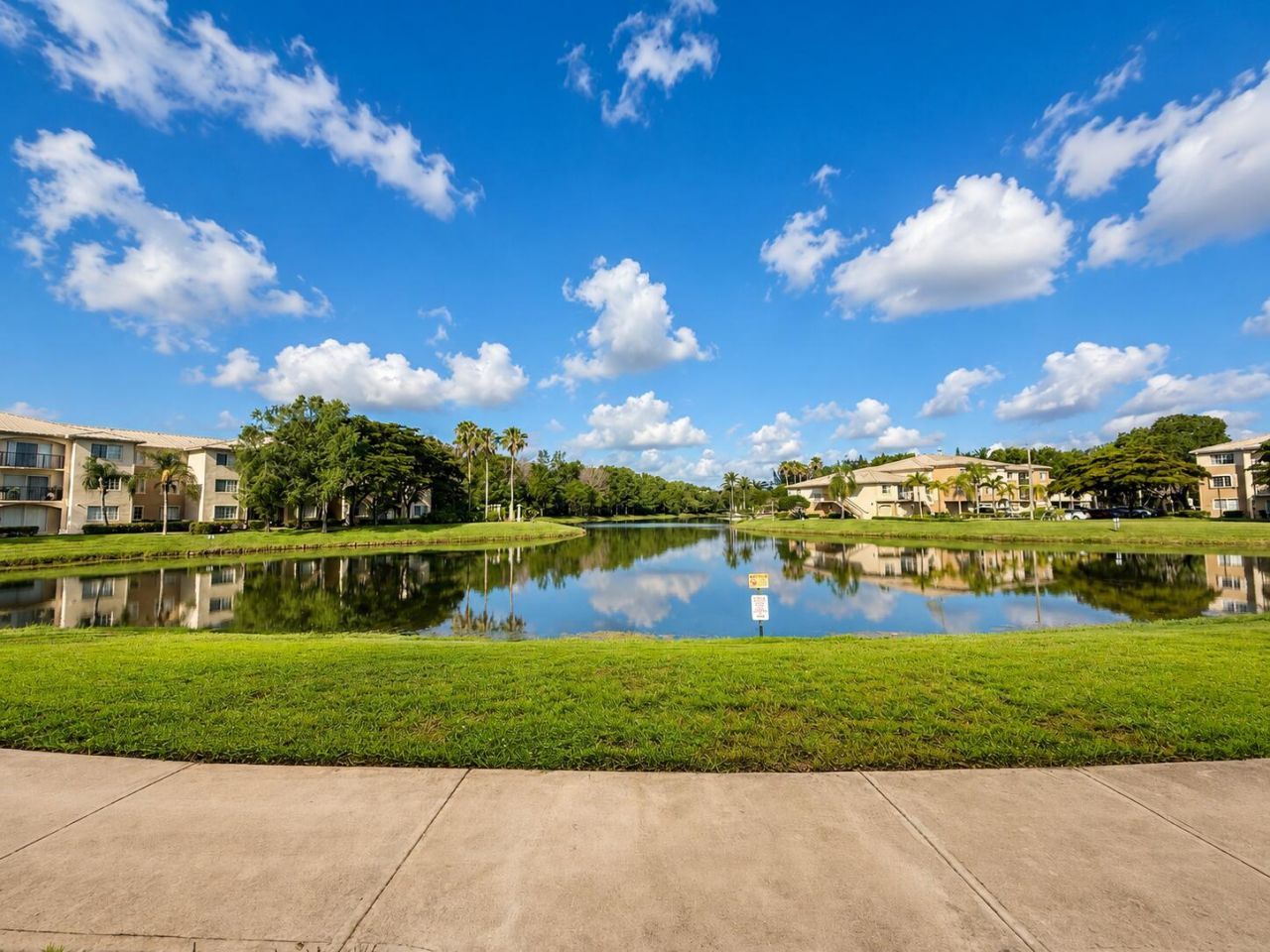 600 Crestwood Court N, Unit 617, Royal Palm Beach, FL 33411 Photo
