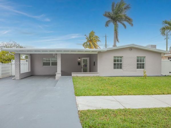 913 NE 2nd St , Hallandale Beach, FL 33009