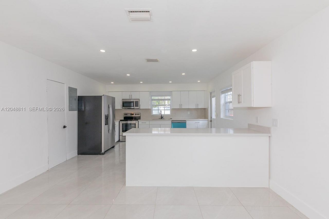 913 NE 2nd St , Hallandale Beach, FL 33009 Photo