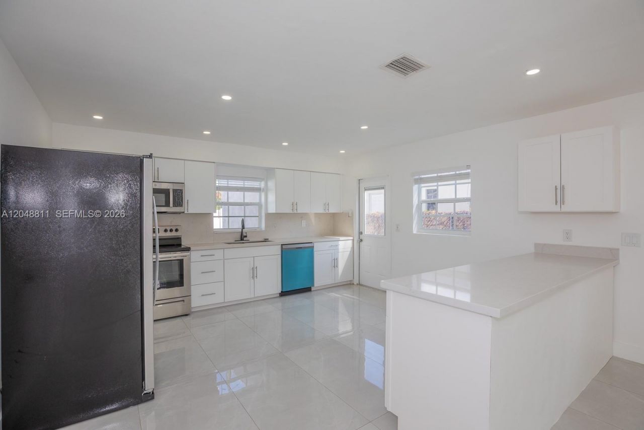 913 NE 2nd St , Hallandale Beach, FL 33009 Photo