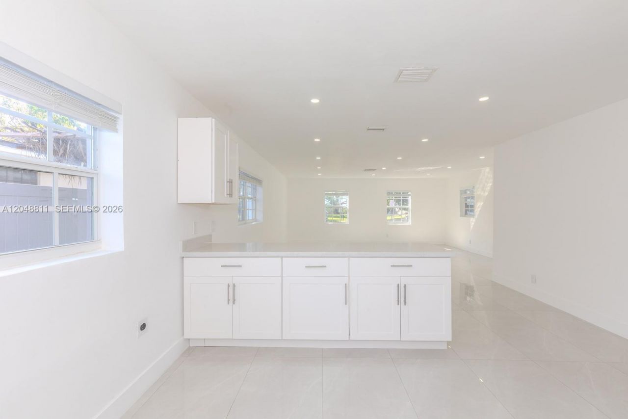 913 NE 2nd St , Hallandale Beach, FL 33009 Photo