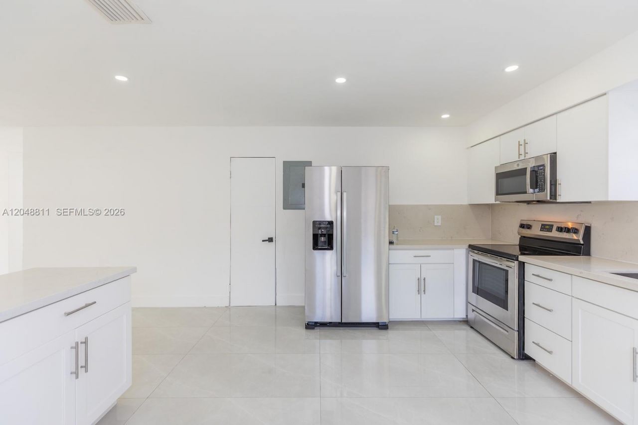 913 NE 2nd St , Hallandale Beach, FL 33009 Photo