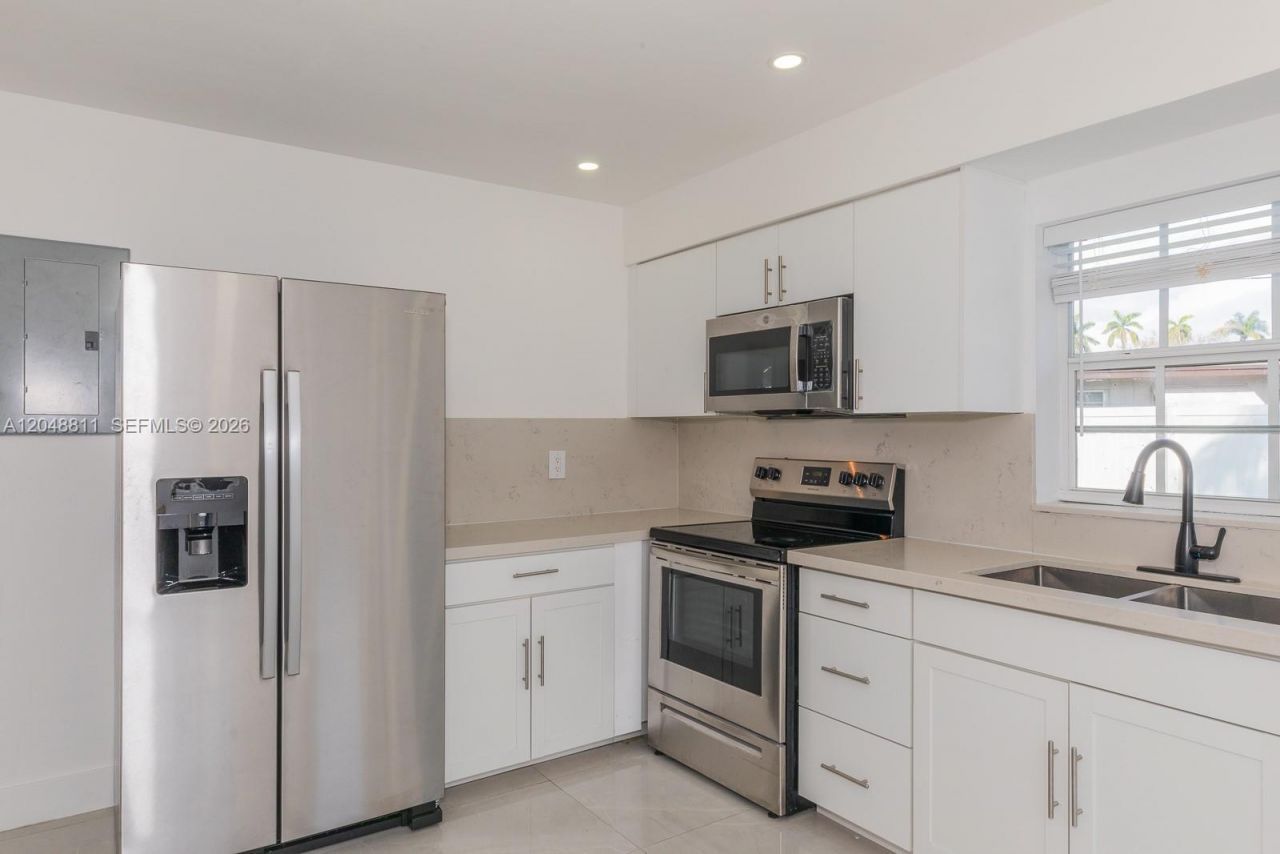 913 NE 2nd St , Hallandale Beach, FL 33009 Photo