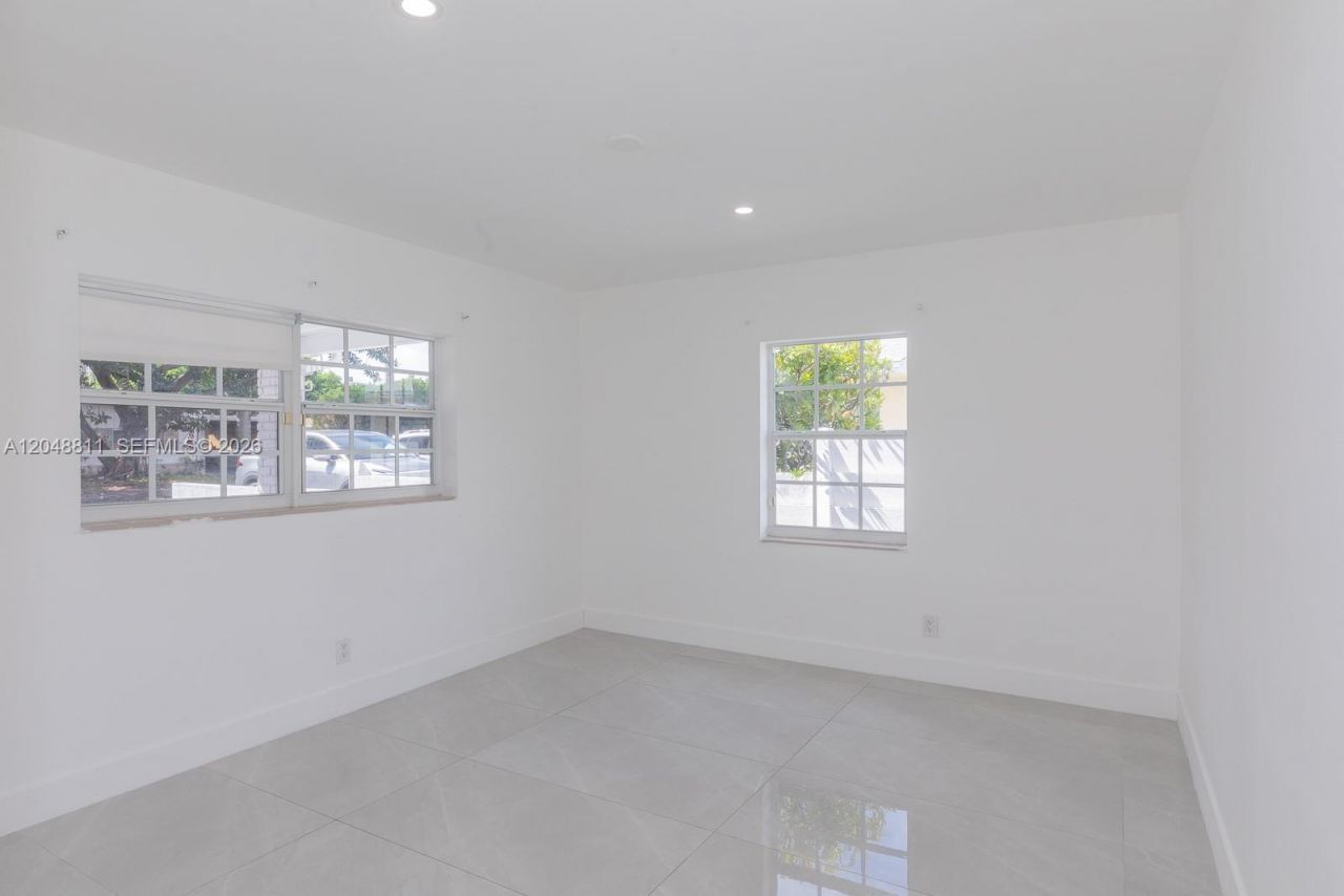 913 NE 2nd St , Hallandale Beach, FL 33009 Photo