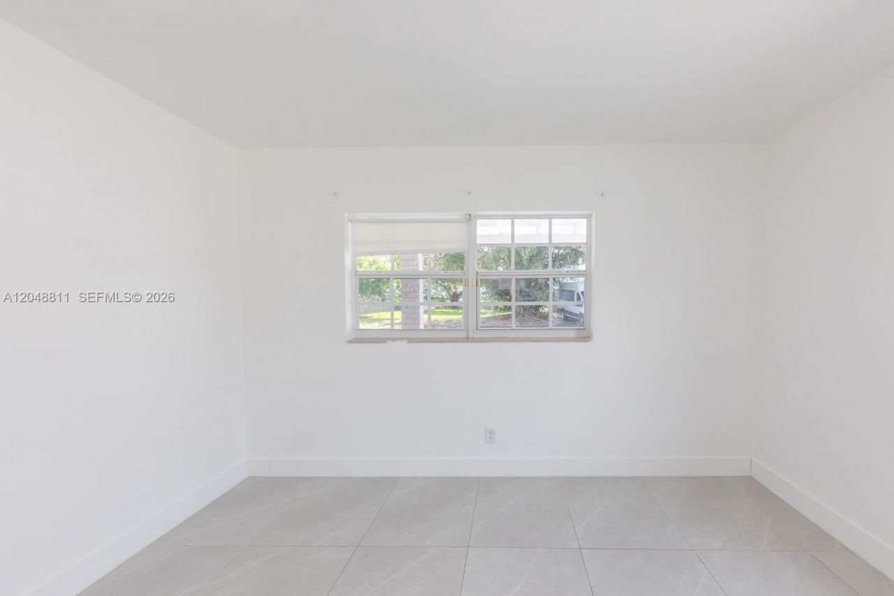 913 NE 2nd St , Hallandale Beach, FL 33009 Photo