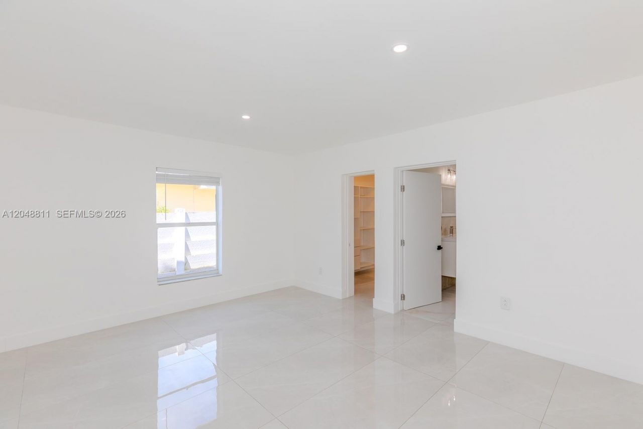 913 NE 2nd St , Hallandale Beach, FL 33009 Photo