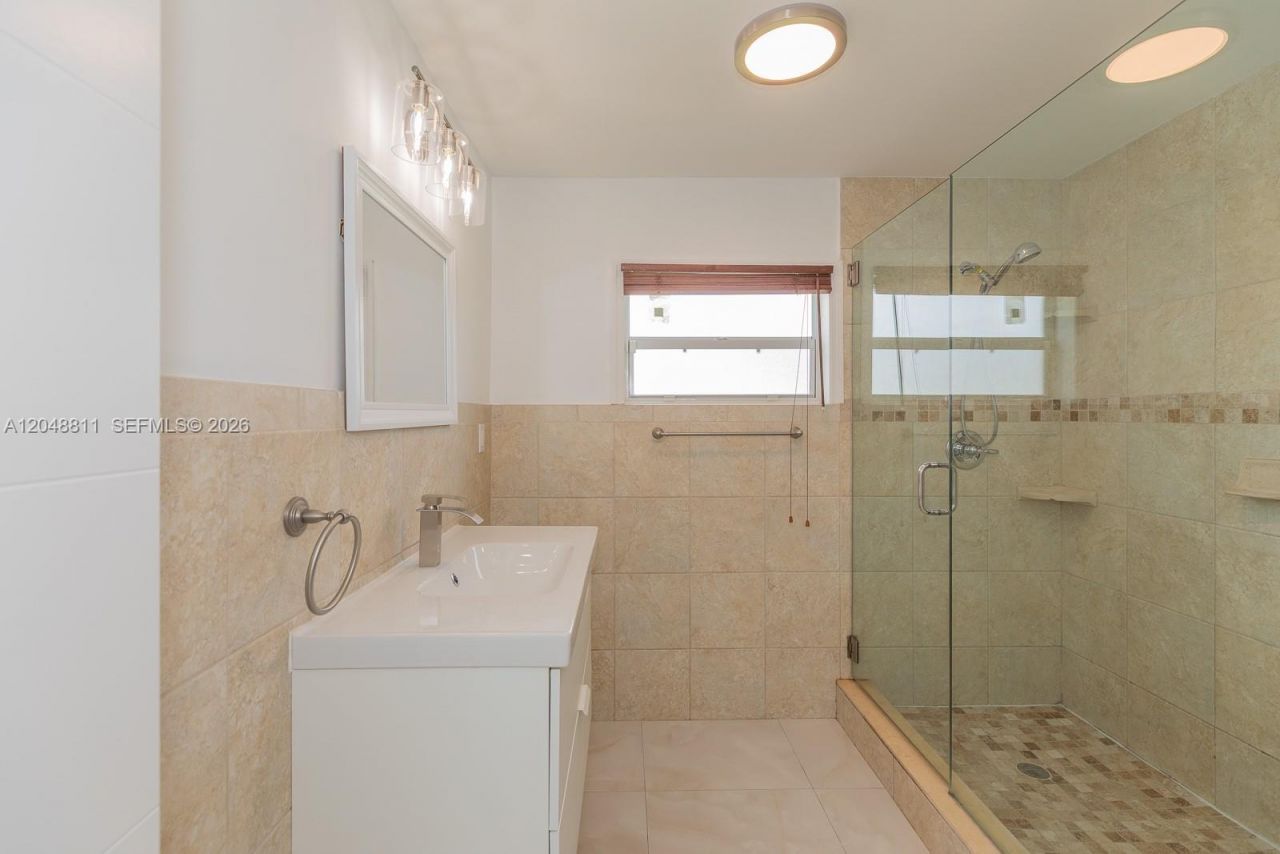 913 NE 2nd St , Hallandale Beach, FL 33009 Photo