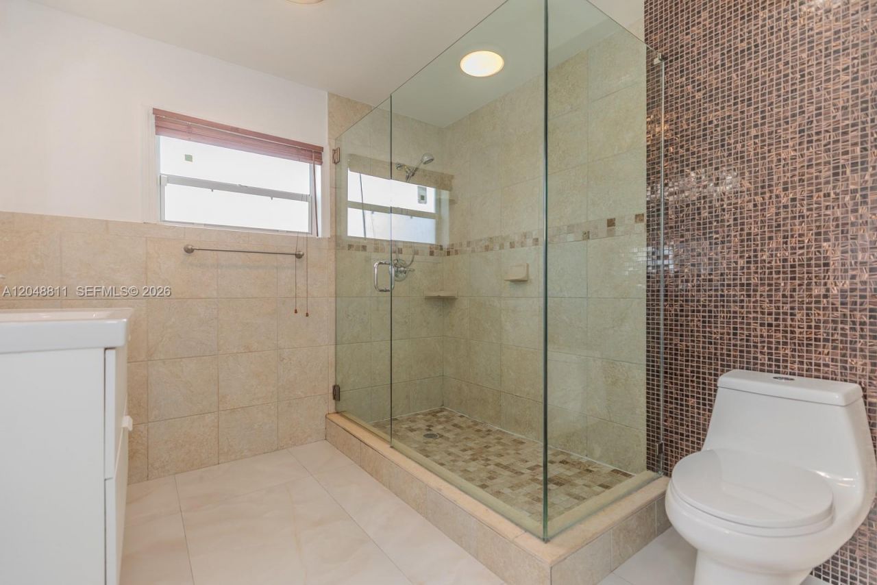 913 NE 2nd St , Hallandale Beach, FL 33009 Photo