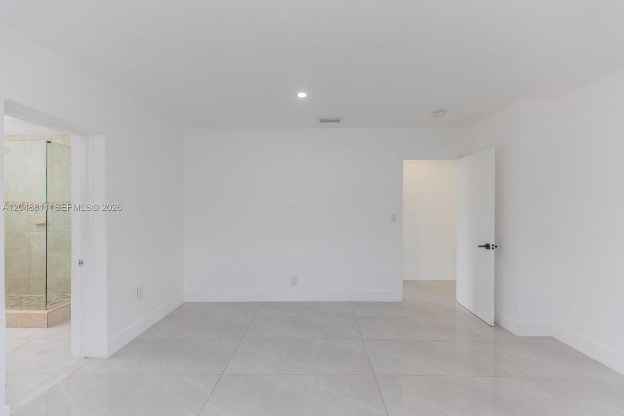 913 NE 2nd St , Hallandale Beach, FL 33009 Photo