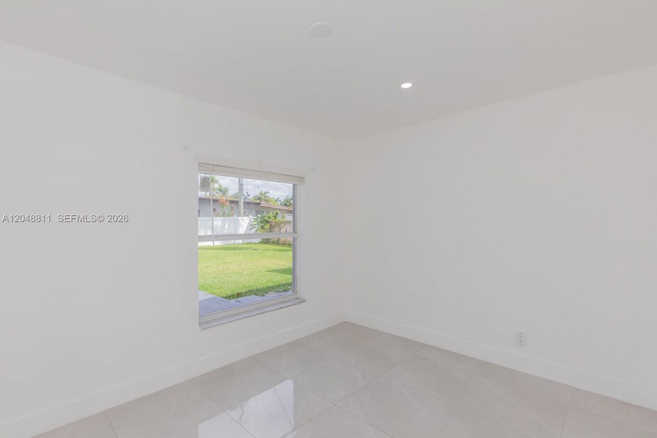 913 NE 2nd St , Hallandale Beach, FL 33009 Photo