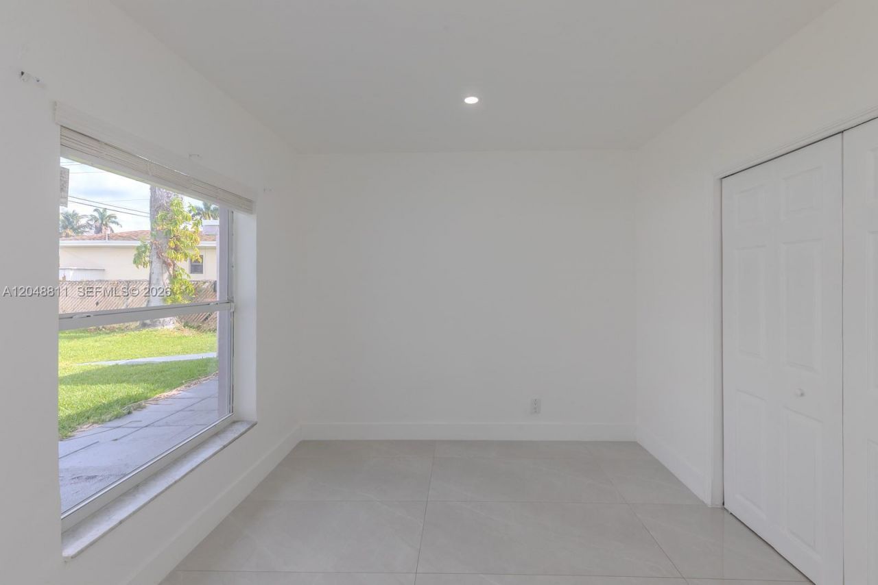 913 NE 2nd St , Hallandale Beach, FL 33009 Photo