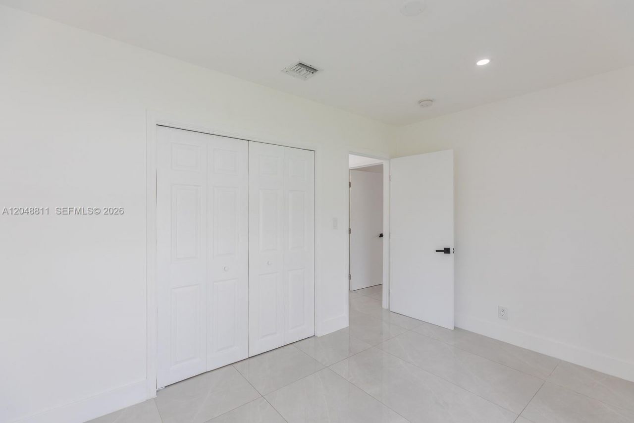 913 NE 2nd St , Hallandale Beach, FL 33009 Photo