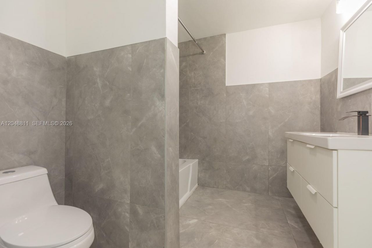 913 NE 2nd St , Hallandale Beach, FL 33009 Photo