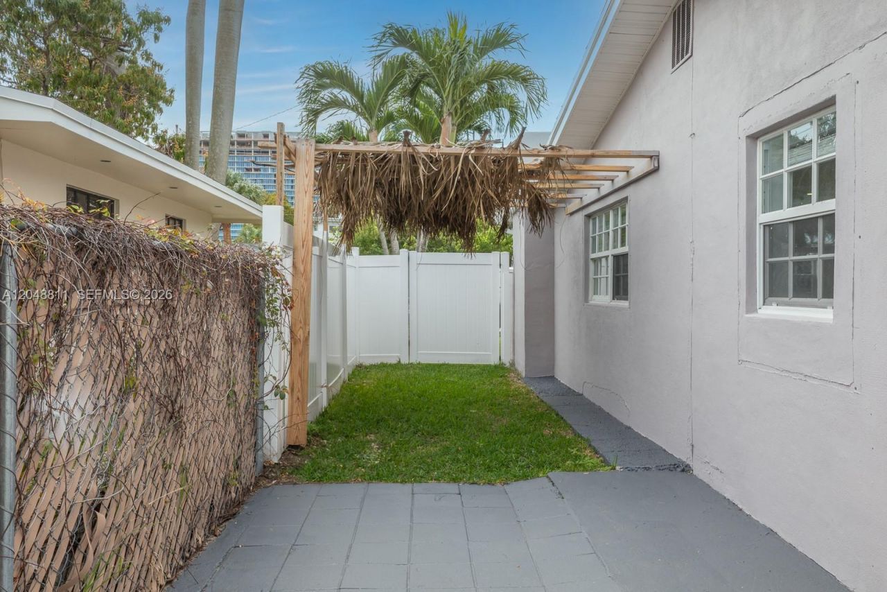 913 NE 2nd St , Hallandale Beach, FL 33009 Photo
