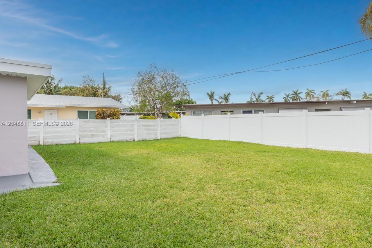913 NE 2nd St , Hallandale Beach, FL 33009 Photo