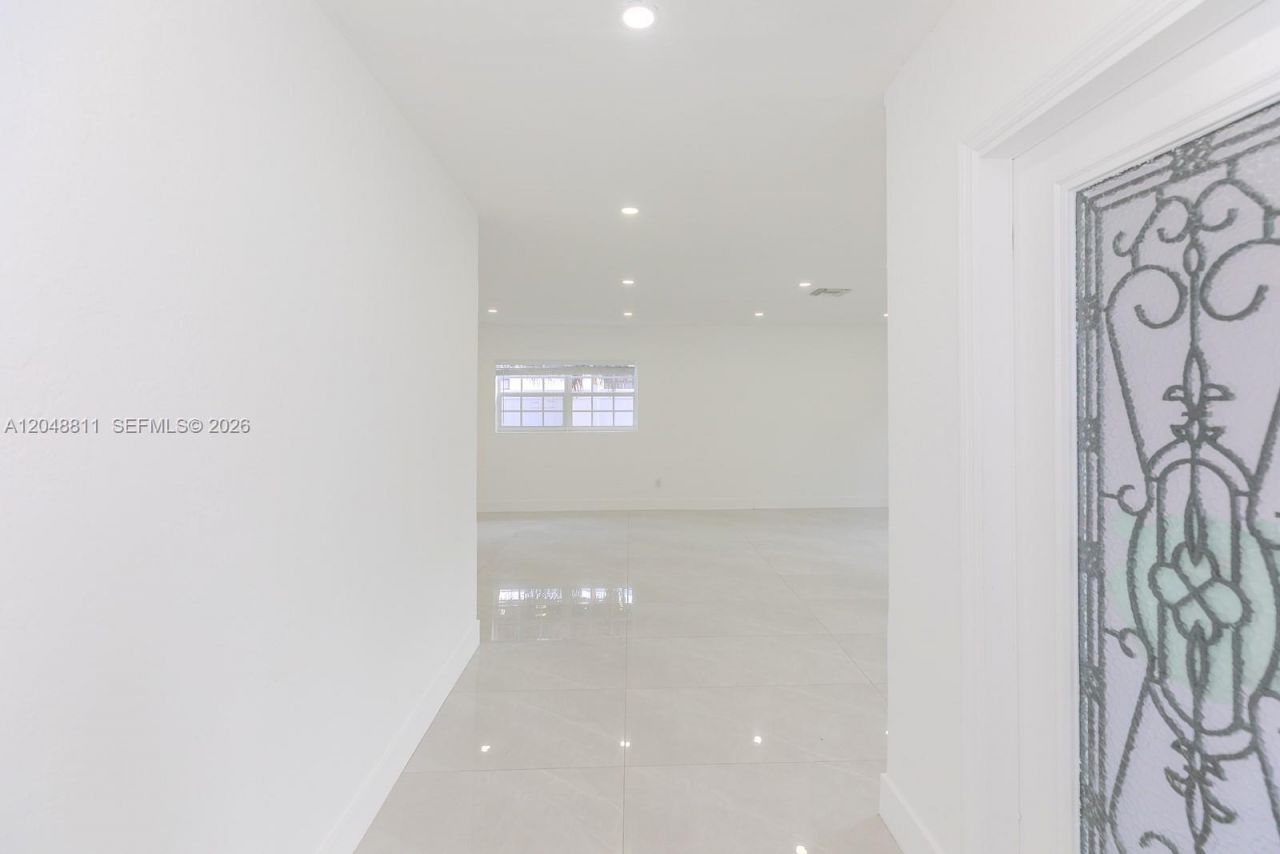 913 NE 2nd St , Hallandale Beach, FL 33009 Photo