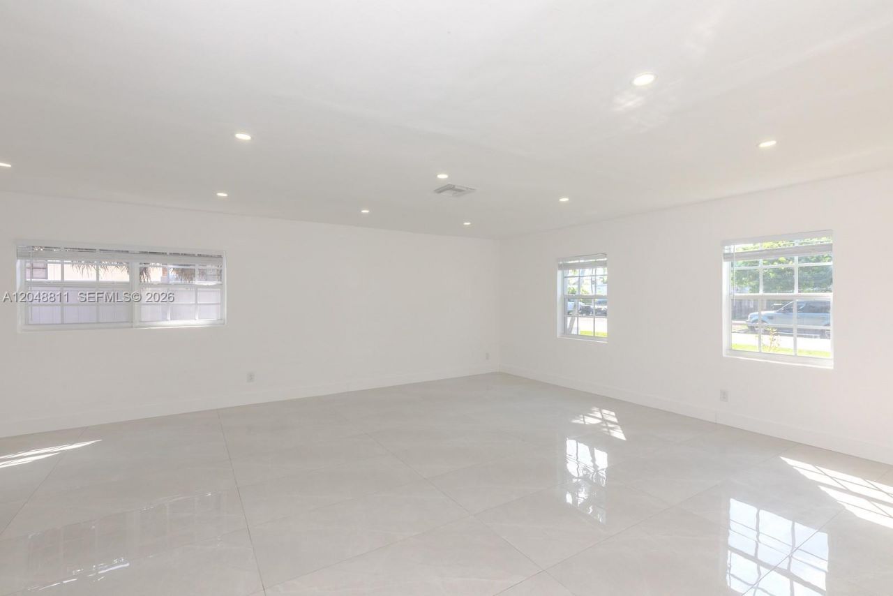 913 NE 2nd St , Hallandale Beach, FL 33009 Photo
