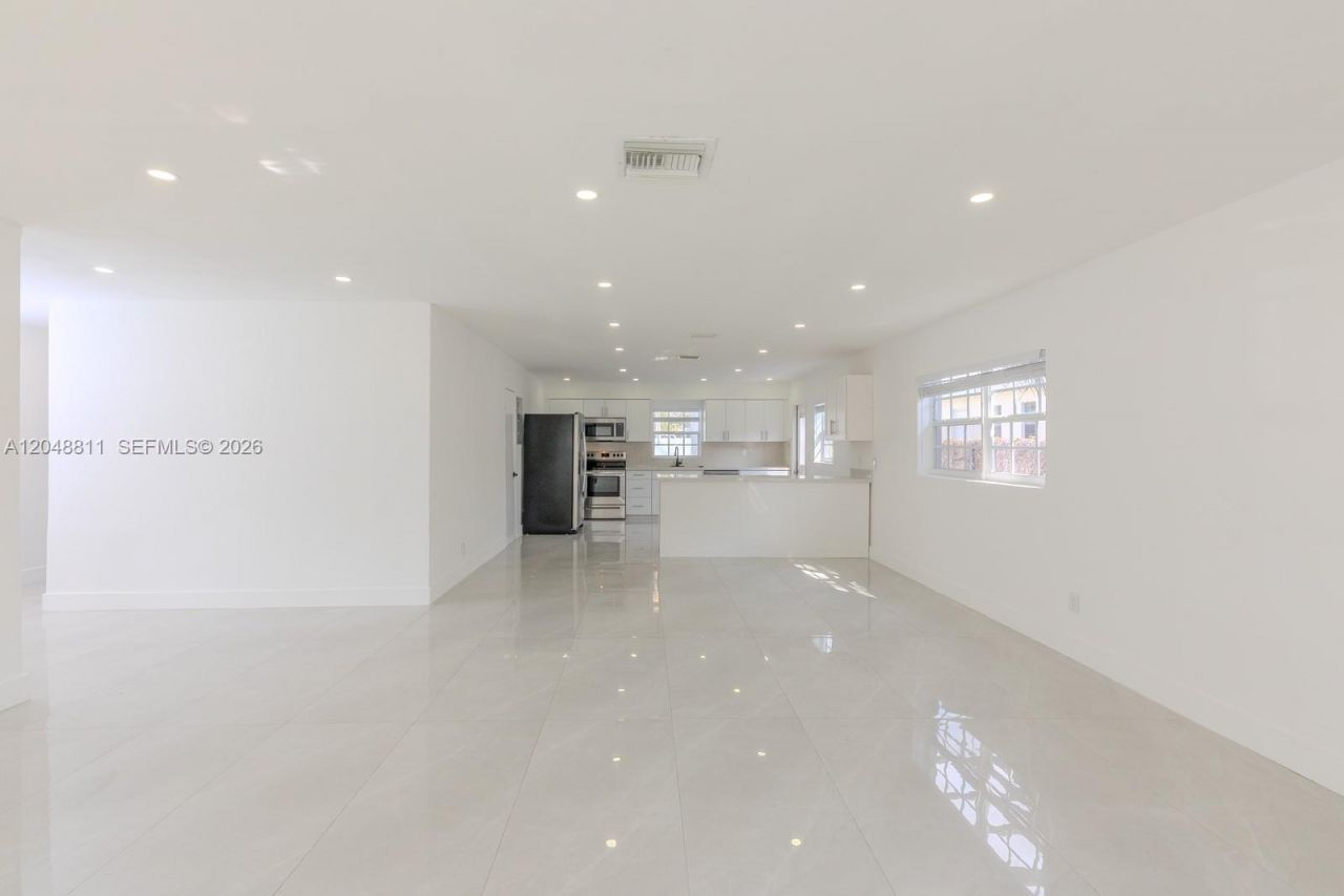 913 NE 2nd St , Hallandale Beach, FL 33009 Photo