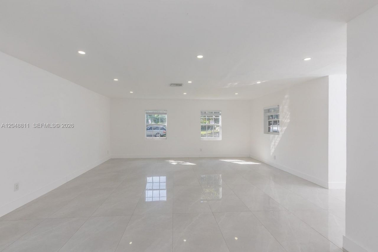 913 NE 2nd St , Hallandale Beach, FL 33009 Photo