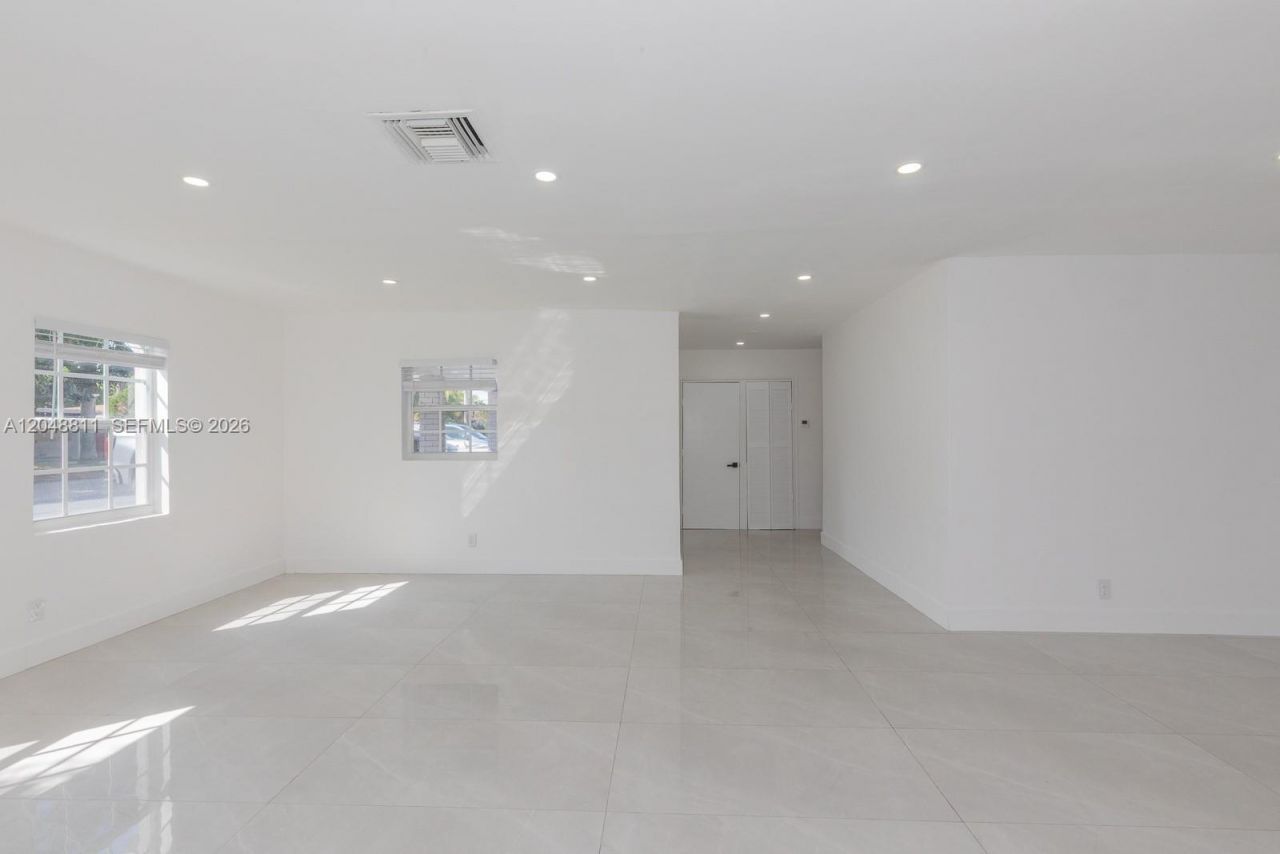 913 NE 2nd St , Hallandale Beach, FL 33009 Photo