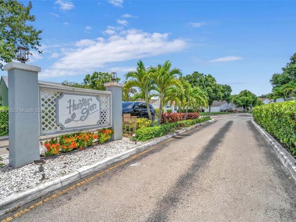 1108 E Jasmine Ln, North Lauderdale, FL 33068