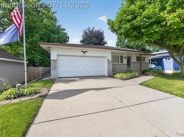 2721 Edgefield Drive, Waterford Twp, MI 48328