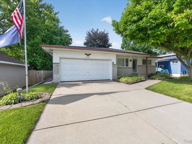 2721 Edgefield Drive, Waterford Township, Mi 48328