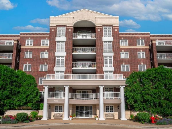 7041 W Touhy Avenue , Unit 406, Niles, IL 60714