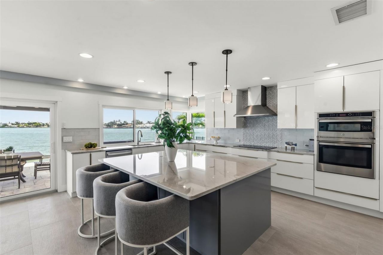 4598 Clearwater Harbor Drive S, Largo, FL 33770 Photo