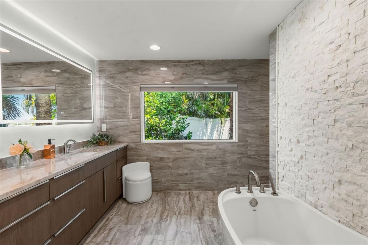 4598 Clearwater Harbor Drive S, Largo, FL 33770 Photo