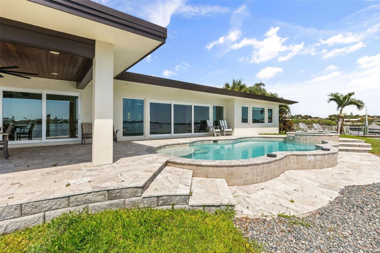 4598 Clearwater Harbor Drive S, Largo, FL 33770 Photo