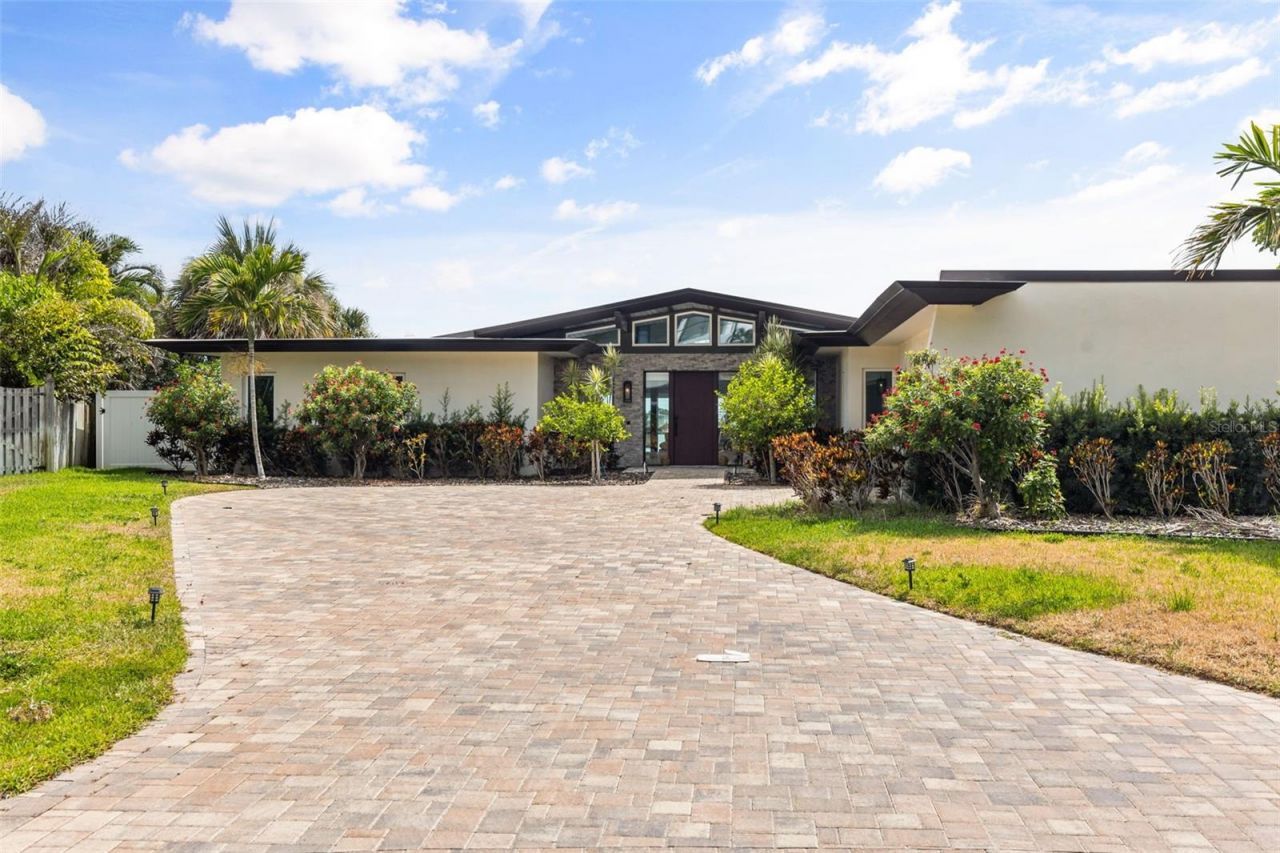4598 Clearwater Harbor Drive S, Largo, FL 33770 Photo