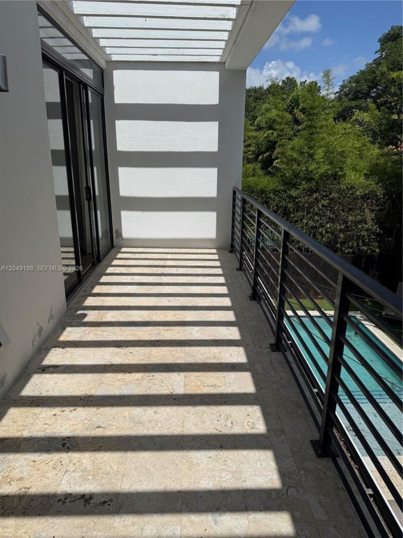 8631 Arboretum Ln, Miami, FL 33138 Photo