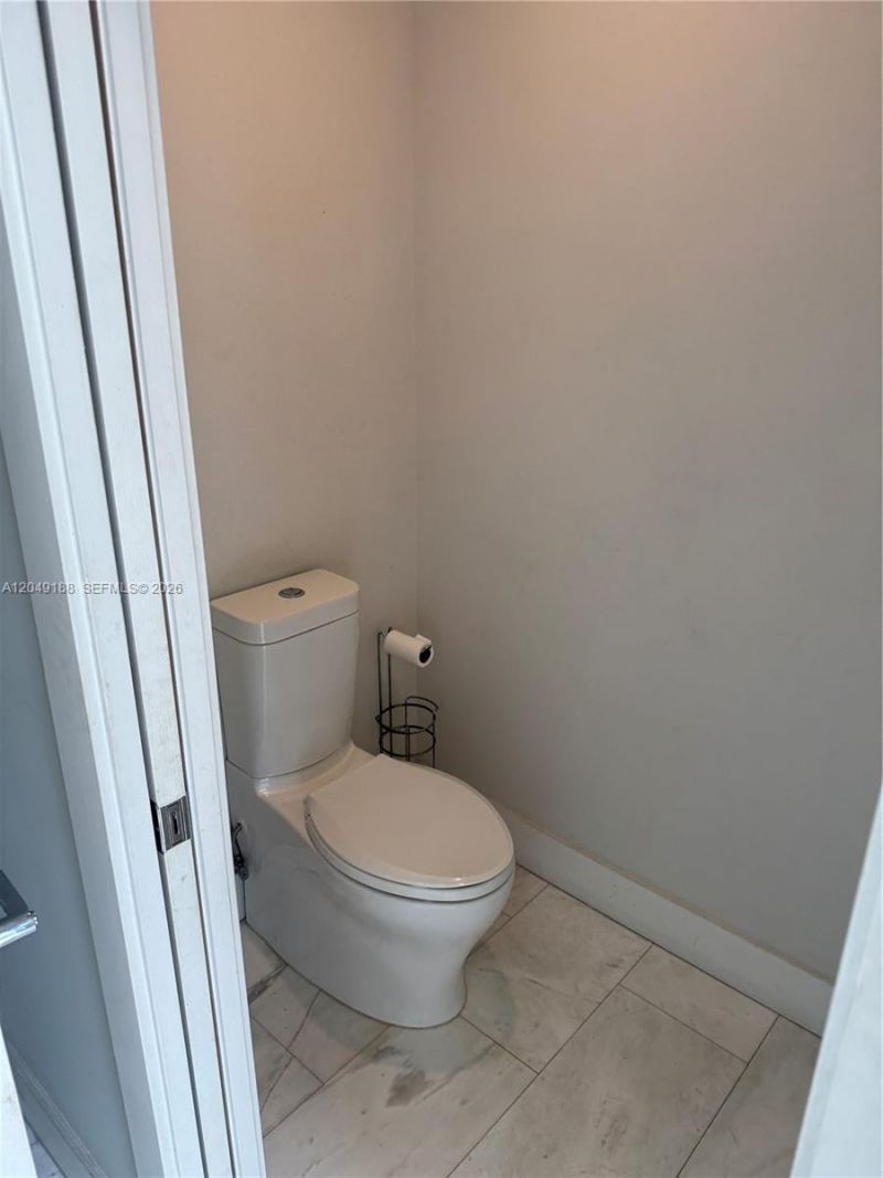 8631 Arboretum Ln, Miami, FL 33138 Photo