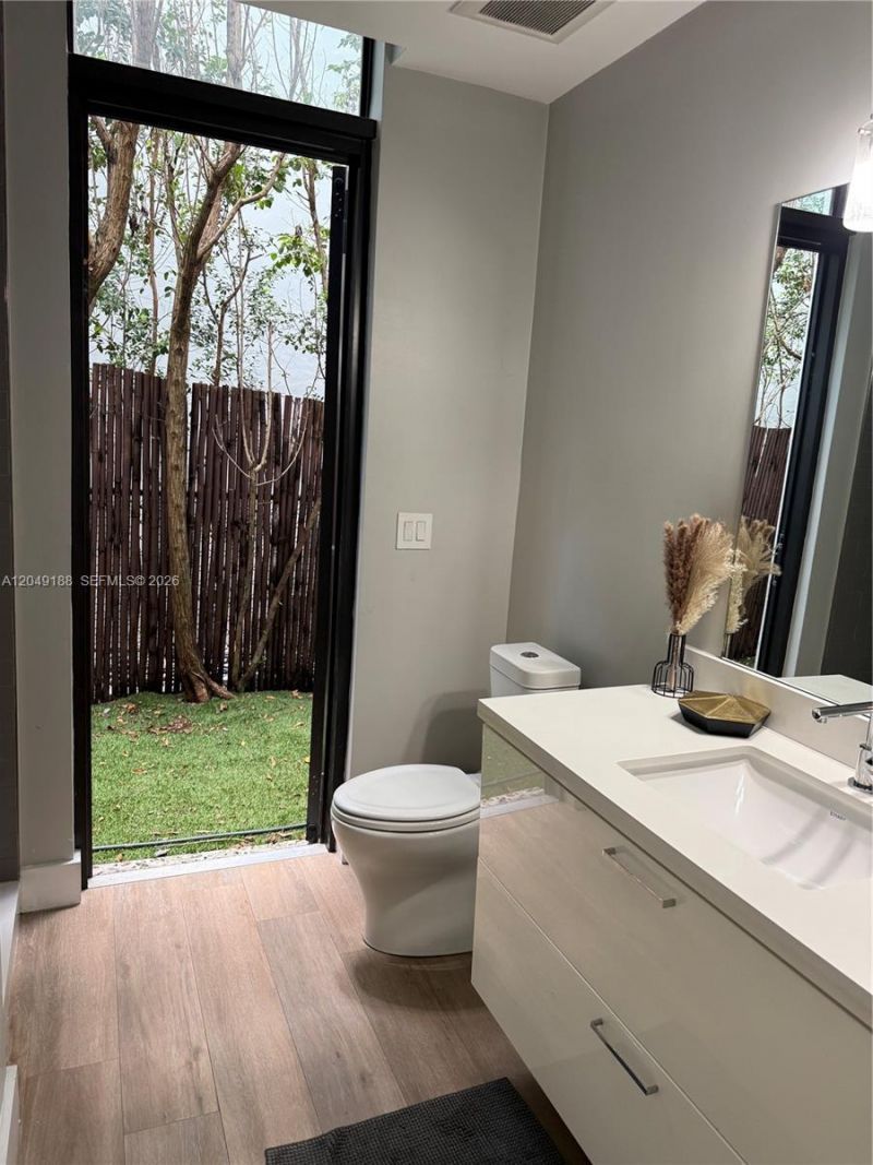 8631 Arboretum Ln, Miami, FL 33138 Photo