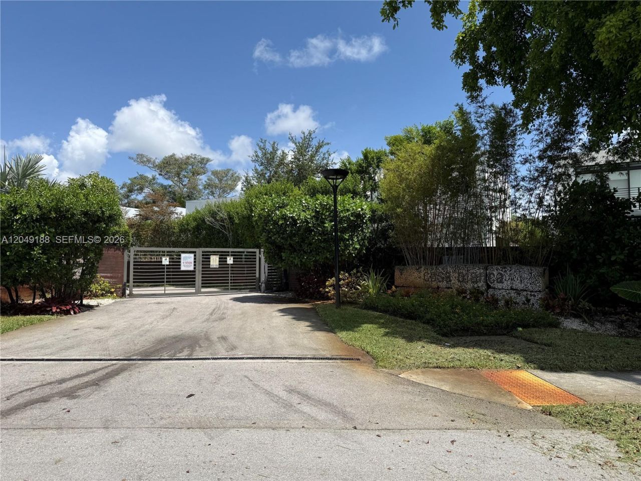 8631 Arboretum Ln, Miami, FL 33138 Photo