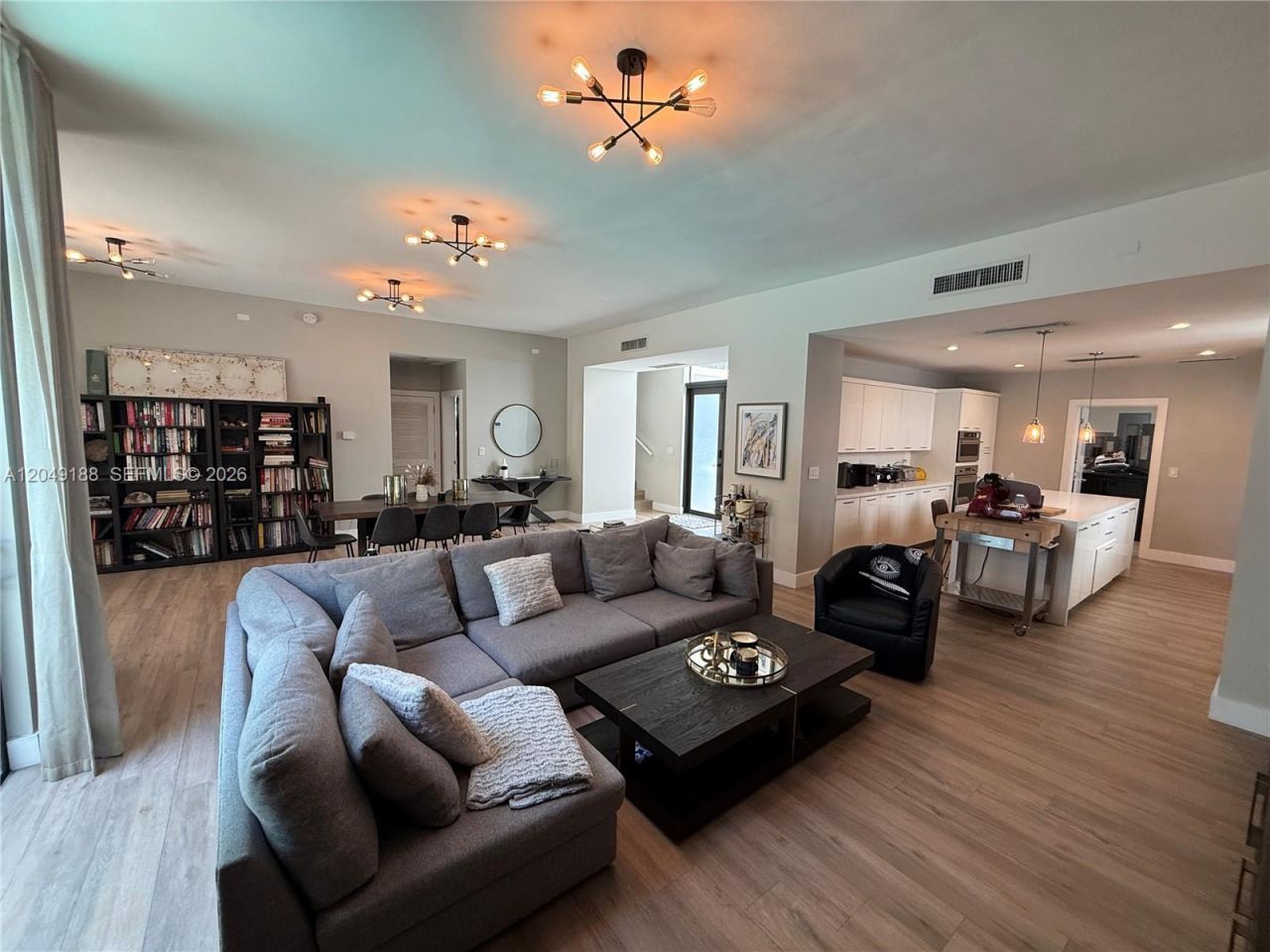 8631 Arboretum Ln, Miami, FL 33138 Photo