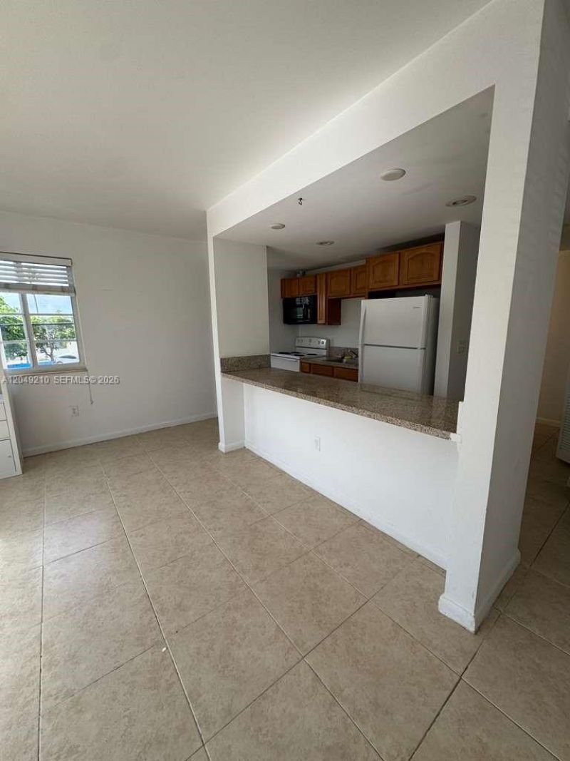 7130 Rue Versailles , Unit 6, Miami Beach, FL 33141 Photo
