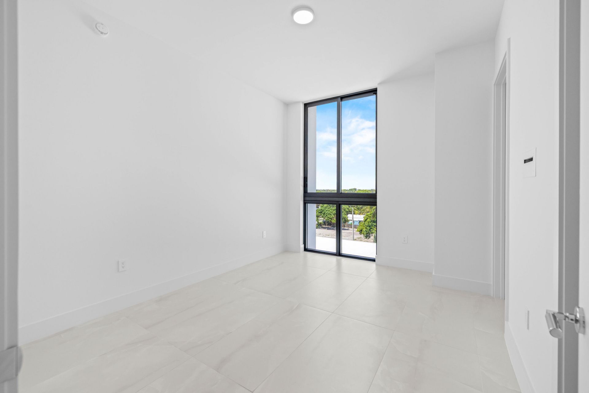 305 Briny Avenue, Unit 406, Pompano Beach, FL 33062 Photo