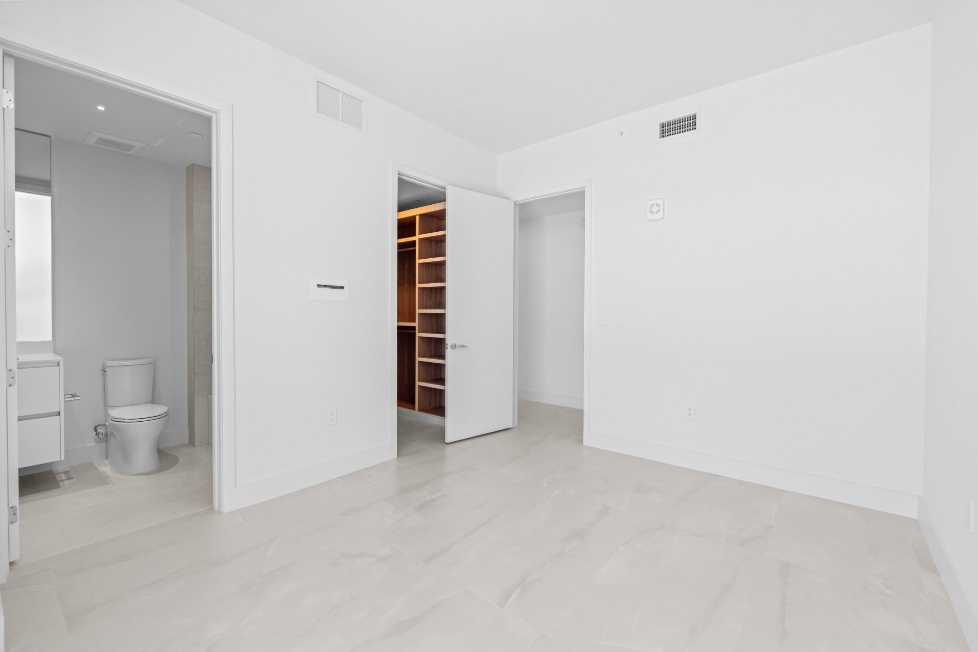 305 Briny Avenue, Unit 406, Pompano Beach, FL 33062 Photo