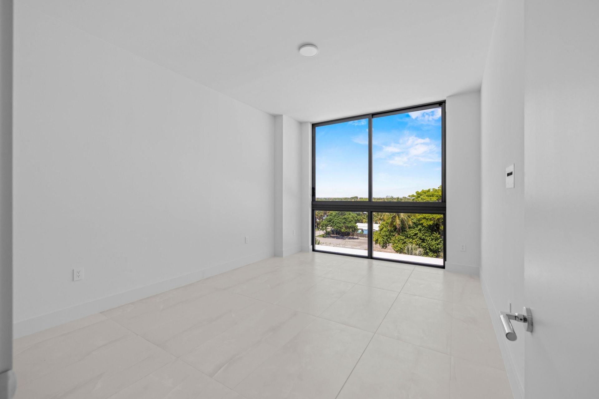 305 Briny Avenue, Unit 406, Pompano Beach, FL 33062 Photo