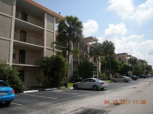 2600 NW 49th Avenue, Unit 410, Lauderdale Lakes, FL 33313