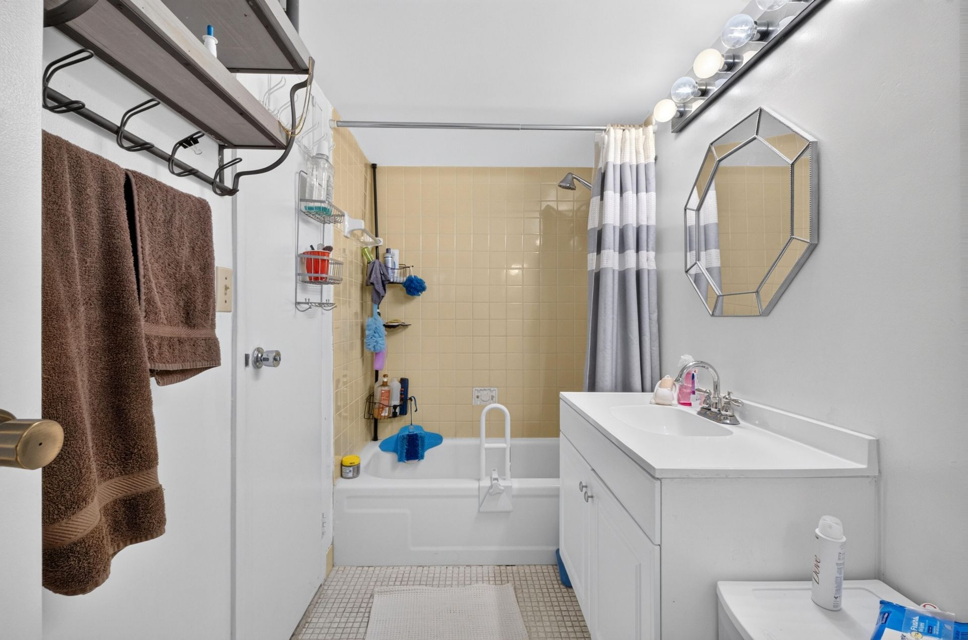 2600 NW 49th Avenue, Unit 410, Lauderdale Lakes, FL 33313 Photo