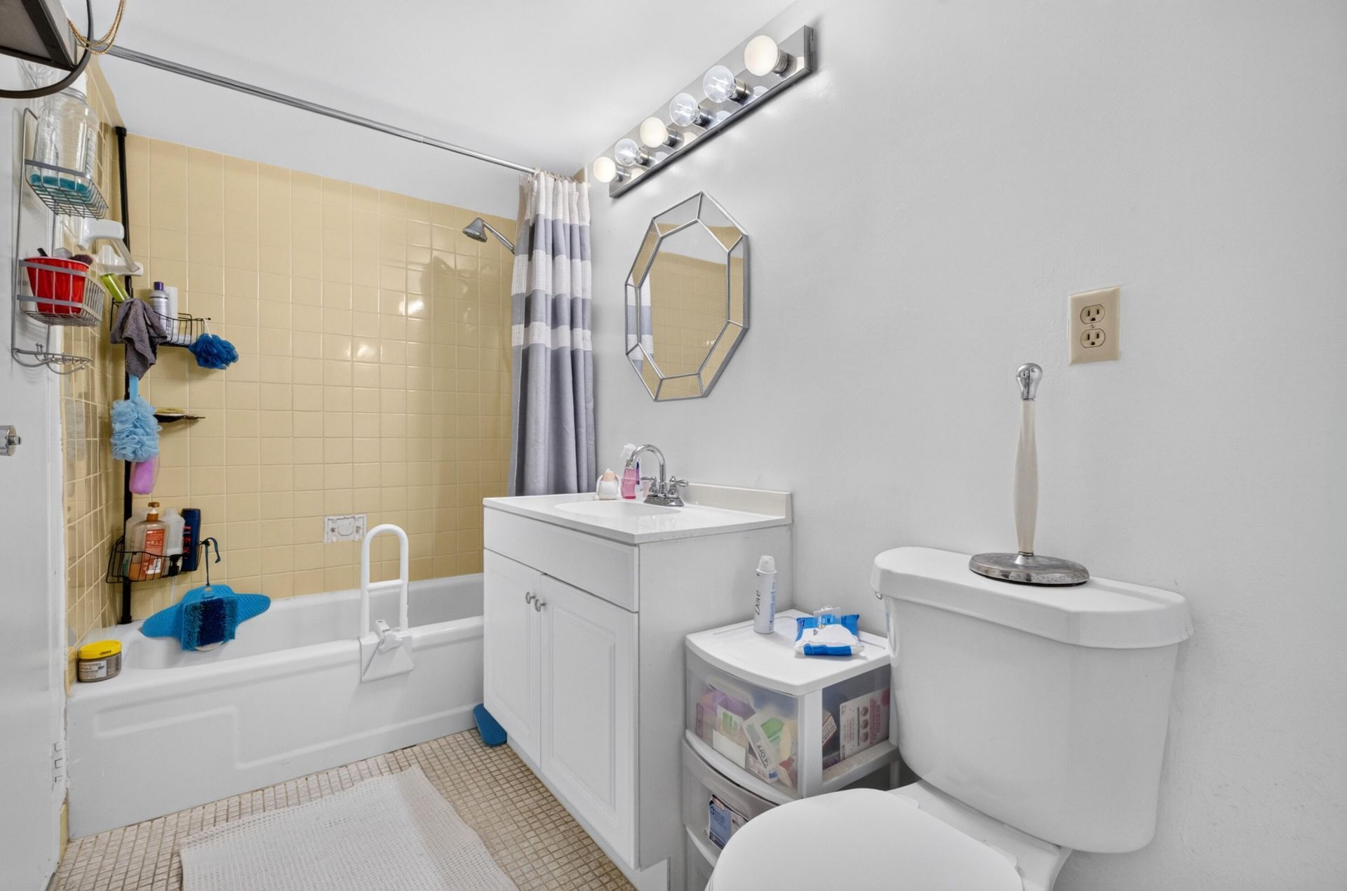 2600 NW 49th Avenue, Unit 410, Lauderdale Lakes, FL 33313 Photo