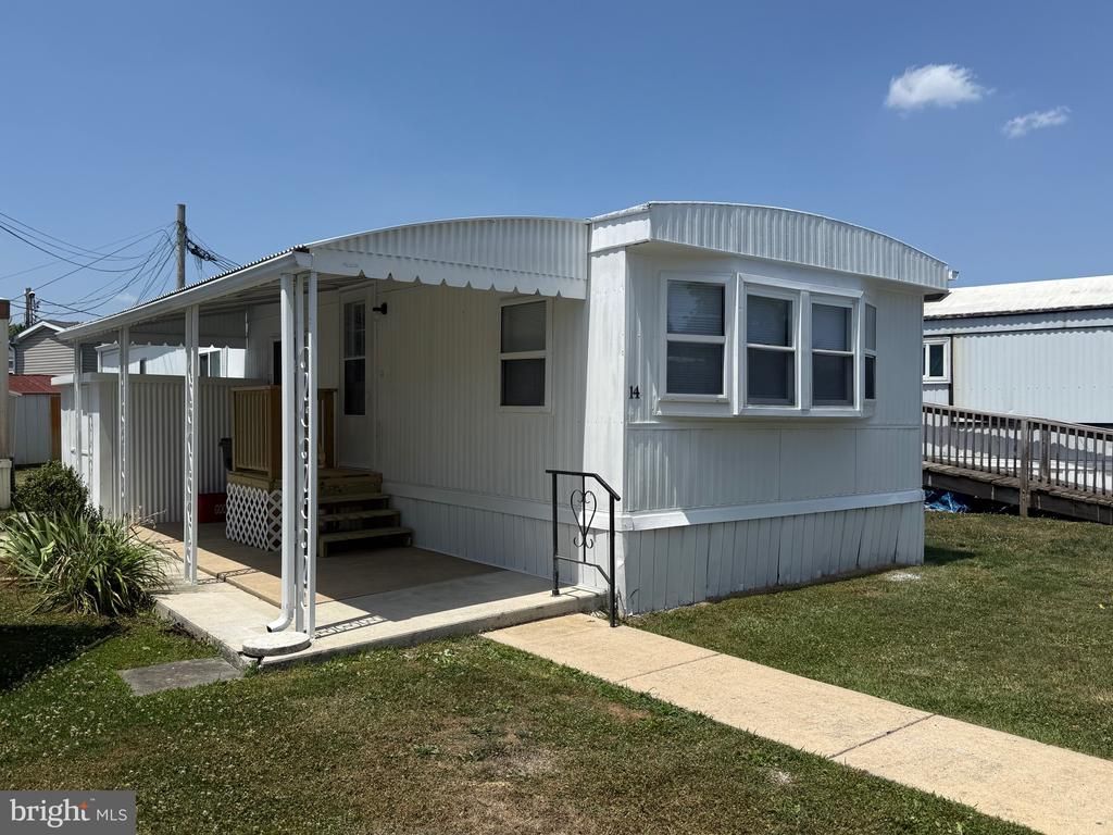 14 HILLTOP AVENUE , AKRON, PA 17501