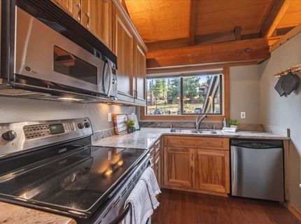6066 Rocky Point Circle , Truckee, CA 96161 Photo