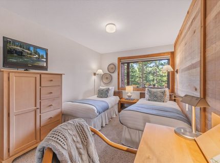 6066 Rocky Point Circle , Truckee, CA 96161 Photo