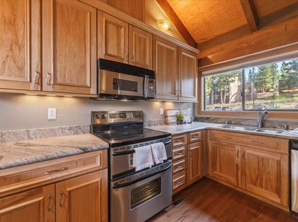 6066 Rocky Point Circle , Truckee, CA 96161 Photo