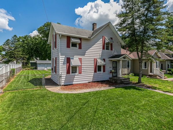 2320 18th Street A , Moline, IL 61265